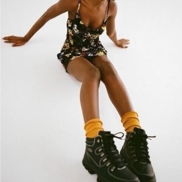 Urban Outfitters Mallory
Velvet Floral Cowl Neck Slip
Dress Size small - Picture 5 of 9